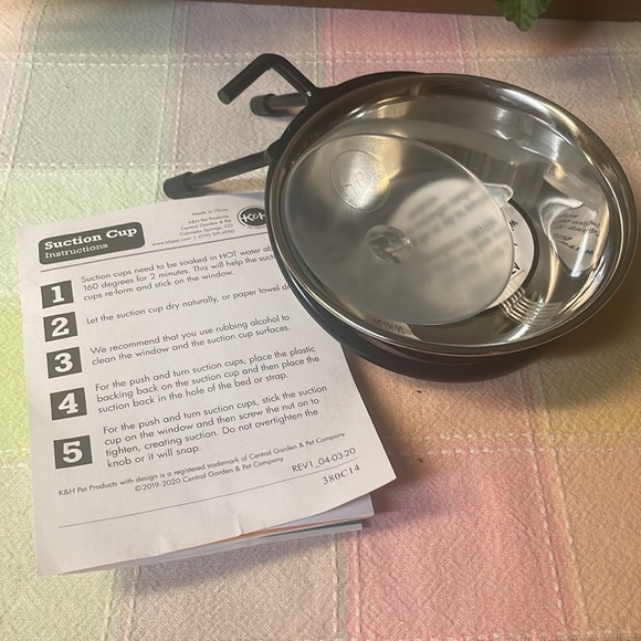 NWT cat feeder - Picture 2 of 3